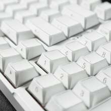 PBT键帽套装，Cherry原厂高度，侧刻字，边缘及四角透光背光，兼容Cherry MX轴体，适用于6.25U空格键的机械键盘，游戏办公两相宜，仅含键帽。 - 查看 7