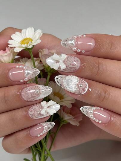 24片杏仁形优雅别致白色3D珍珠爱心、网格、花朵、波点、蝴蝶结美甲贴纸，时尚百搭，适合约会、派对、春夏秋冬日常佩戴。可卸式按压美甲套装，含果冻胶和指甲锉。馈赠亲友佳品，果冻胶颜色随机。