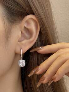 一对S925纯银心形扭纹吊坠耳环，时尚优雅的设计，是约会和派对的完美之选 - 璀璨時光耳環 - 查看 6