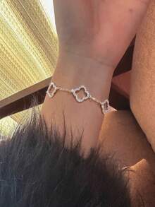 ESBERRY 1 chiếc vòng tay nữ thanh lịch hình cỏ bốn lá đính kim cương rỗng, bạc sterling 925, thích hợp để đeo hàng ngày, dự tiệc và làm quà tặng sinh nhật. - Vòng tay hình cỏ bốn lá khoét rỗng - Xem 3