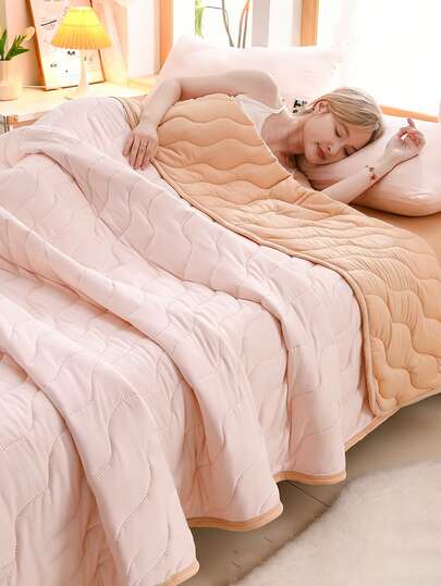 1pc Soft Quilted Comforter, Lightweight Summer Quilt, Fashionable Printed Blanket, Suitable For Home Bedroom Decor, Soft And Lightweight Embossed Pattern 100% Polyester Material, Wedding Supplies, Valentine's Day Home Bedroom Decor, Easter Gift, Mother's Day Gift, Suitable For All Seasons