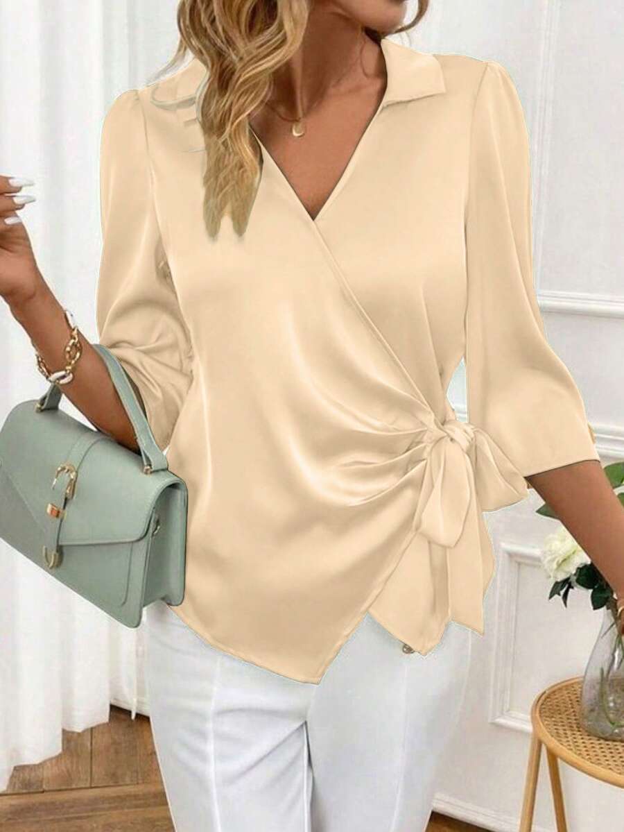 Áo kiểu nữ, thanh lịch, trang trọng, chất liệu satin màu trơn, phù hợp mặc hàng ngày, công sở, dành cho người trưởng thành, tay lỡ 3/4, cổ bẻ, kiểu dáng suông, có điểm nhấn xoắn, thích hợp cho mùa xuân. - Màu be - Xem 1