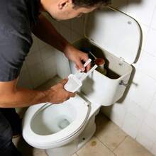 1个马桶水箱清洁剂支架，马桶配件，悬挂式马桶清洁剂分配器，防止溶解残留物污染水箱 - A - 查看 3