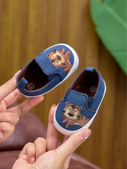0-1岁可爱动物图案连体软底婴儿鞋，休闲轻便幼儿鞋，男女童均适用，适合春、夏、秋季穿着。
