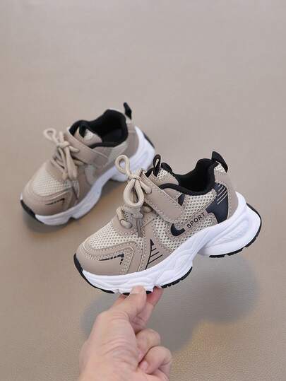 儿童透气低帮运动鞋一双，春秋季新款，适合上学和跑步