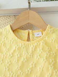 Set de 2 piezas de top sin mangas de unicolor casual con decoración de volantes y shorts para niñas, primavera/verano - Amarillo - Ver 3