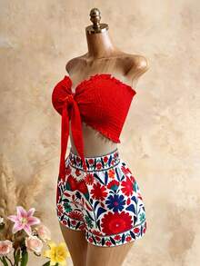 Bộ đồ hai mảnh nữ màu trơn thắt nút dáng ngắn gồm áo hai dây và quần short họa tiết hoa nhí, trang phục đi biển mùa hè thanh lịch dành cho nữ. - Nhiều màu - Xem 3