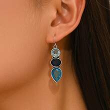 经典垂坠耳环，银色镶嵌闪亮仿宝石钩式耳环，订婚和婚礼首饰 - 彩色 - 查看 2