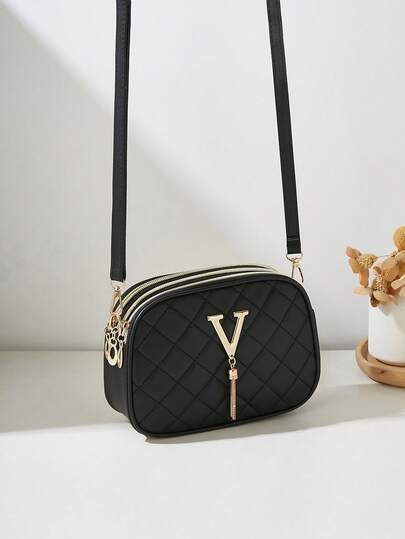 时尚休闲菱形单肩包，三拉链设计，精致V形金属装饰，大容量，适合日常购物和旅行