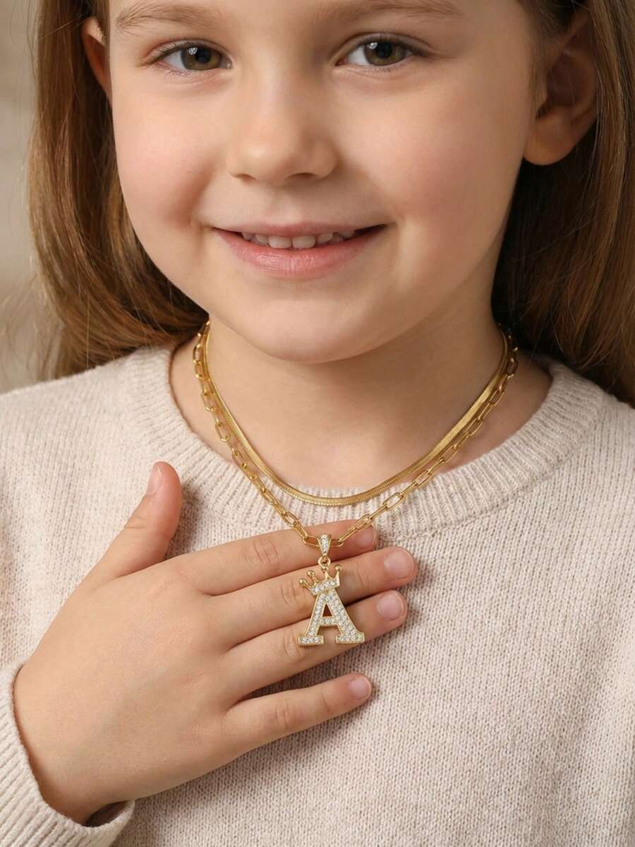 Set de 2 collares con colgante de letra con circonita cúbica elegante, tono dorado de cobre, apilables, accesorio de joyería de regalo - Dorado - Ver 1