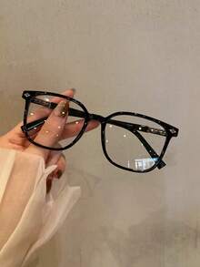 Retro Square Black FrameBlue Light Glasses For Women And Men, Vintage Oversized Clear Lens Eyeglasses With Silver Cross Metal Detail, Luxury Designer Style Optical Glasses Frame, Y2K Punk Aesthetic Computer Gaming Eyewear, Chic Intellectual Academic Style Spectacles, Decorative Fashion Non-Prescription Frames, Classic Thick Frame Fake Glasses, Lightweight Comfort Fit Desktop Reading Glasses, Premium Quality Resin Lens Optical Eyeglasses, Elegant Minimalist Office Wear Accessory, Unisex High Definition Clear Vision Spectacles, Gothic Inspired Streetwear Fashion Eyewear, Blue Light Block Filter Technology For Digital Screen Users,  Sight Eyewear, Fashion Forward Statement Piece Eyeglasses, Modern Retro Fusion Daily Accessories For Students And Professionals, Durable Glossy Finish Plastic Frames With Intricate Engraved Metal Floral Core Inlay Detail, Gothic Cross Decorated Temple Eyewear, Nerd Style Eye Frames, Stylish Vision Protector Spectacles For Men Women - 黑色 - 查看 8