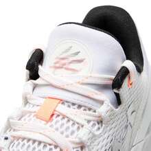 Under Armour Zapatillas de baloncesto CURRY 2 Zapatillas de entrenamiento de baloncesto para bases, de caña baja, parte superior de textil moldeado, zapatillas deportivas ligeras, grosor de la suela 3,5 cm, se recomienda pedir 0,5-1 talla talla grande grande, 3026277-100 - Blanco/Negro - Ver 7