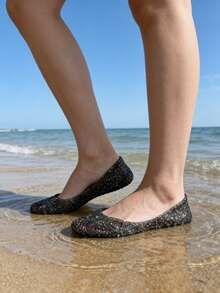 女士亮面果冻凉鞋，镂空沙滩平底拖鞋，柔软透气闭趾凉鞋，玫瑰亮片图案，适合夏季、度假和居家穿着 - 黑色 - 查看 5