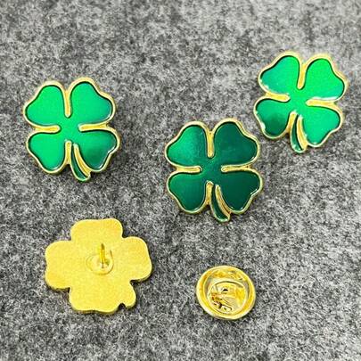 10枚时尚绿色四叶草胸针，送给朋友的完美礼物，适合在圣帕特里克节佩戴