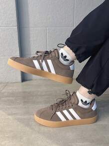Adidas VL COURT 3.0 Comfortable, Versatile, Simple, Casual Low-Top Sneakers, Unisex, Brown And White - Brown and White - View 2