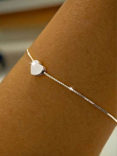 1条S925纯银简约优雅独特星月造型可调节手链，适合日常佩戴，是送给女友、母亲和姐妹的理想礼物。