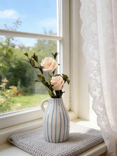 1 chiếc bình gốm vẽ tay họa tiết sọc xanh dương, trang trí tủ TV phòng khách, trang trí phòng trà theo phong cách Zen, bình hoa sứ xanh trắng thủ công, trưng bày nghệ thuật hoa trong nhà, bình trang trí Ramadan, bình cắm hoa khô, bình quà tặng Ngày của Mẹ, trang trí sân vườn.