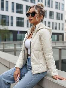 Chaqueta acolchada de entretiempo para mujer con capucha desmontable, cierre de cremallera y broches, corte corto acolchado, bolsillos exteriores e interiores, ligera y transpirable, acabado acolchado. - Blanco - Ver 1