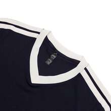 Adidas Camiseta de Manga Curta Masculina CLASSICS TEE Camiseta Esportiva de Malha de Manga Curta Casual Confortável para Uso Diário Top Esportivo KA5897 - Tinta lendária Azul/Branco - Visão 3