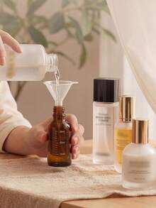 1个琥珀色玻璃喷雾瓶，带刻度，可重复灌装，便携式细雾容器，适用于香水、爽肤水、面部喷雾和香薰。 - 查看 5