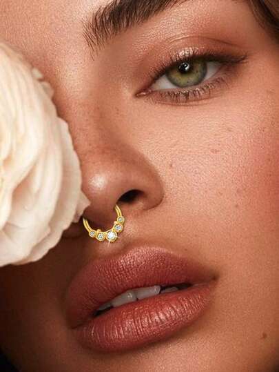 1件925纯银圆形钻石鼻环耳环穿刺饰品，适合女性日常佩戴，是送给女友、母亲、姐妹的最佳礼物。