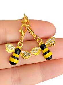 100 pièces - Accessoires porte-clés avec strass brillants en forme d'abeille, comprenant 30 pièces d'abeilles, 35 pièces d'attaches mousquetons, 35 pièces d'anneaux en fer. Convient pour la fabrication de porte-clés DIY, les artisanats sur le thème des abeilles, la décoration de voiture, la décoration de sac, la décoration d'Halloween - Multicolore - Voir 3