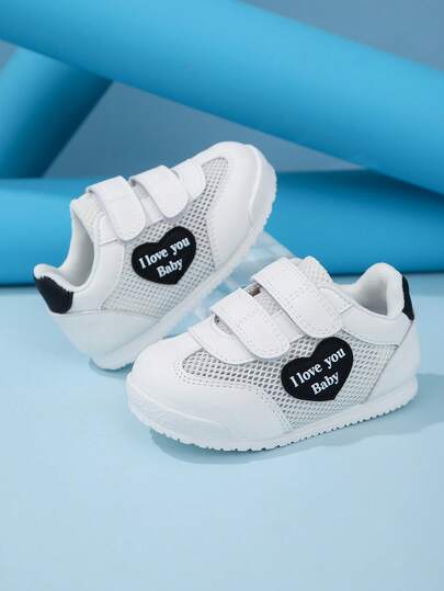 1 Pair Infant/Toddler Casual Sports Shoes, Soft Breathable Mesh + Comfortable Black & White Leather, Heart & Love Letter Design, Dual Closure, Round Toe Soft Non-Slip Sole, Fashionable & Cute Style Sneakers, Suitable For Daily, Casual, School, Sports, Spring & Autumn