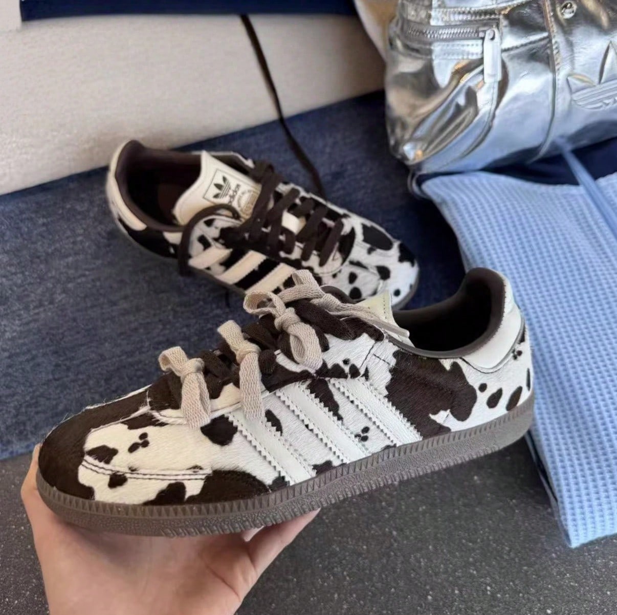 Blanco/Marrón oscuro