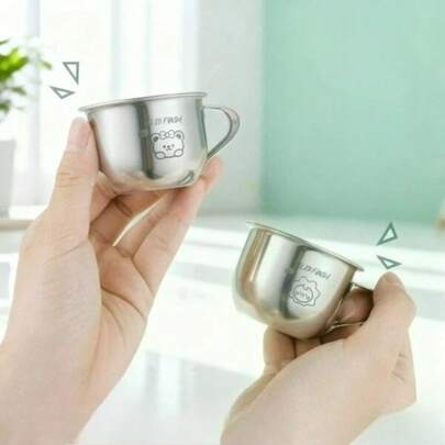 1个70/200毫升304不锈钢迷你儿童水杯，带手柄，可爱水豚和小熊图案，可作牛奶杯、咖啡杯，便携耐用，防烫饮水杯，适合学校、宿舍、办公室、户外露营、野餐、旅行、返校等场合。