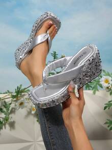 女童亮片厚底人字拖 - 闪亮亮片坡跟，缎面人字带，夏季沙滩凉鞋 - 銀色 - 查看 4