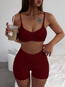 YEOREO 交叉露背运动文胸、女士健身短款上衣和瑜伽短裤夏季运动套装 - 酒紅色 - 查看 5