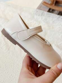 Giày da khoét lỗ cho bé gái, giày công chúa đính ngọc trai mùa xuân/thu mới, giày lười mũi tròn kiểu Hàn Quốc. - Màu be - Xem 3