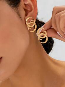 一对复古港式小众设计极简镂空金属质感耳环，独特单品，适合女性日常通勤和派对佩戴 - 金黃色 - 查看 3