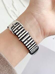 1条时尚经典条纹PU皮革表带，兼容表带38mm 40mm 41mm 44mm 45mm 49mm（S10 42mm）（S10 46mm），女士款；可爱清新印花皮革表带，兼容 Series 11 Ultra 3 SE3 Ultra 2 S10 SE2 9 8 7 SE 6 5 4 3 2 1 - 彩色 - 查看 4