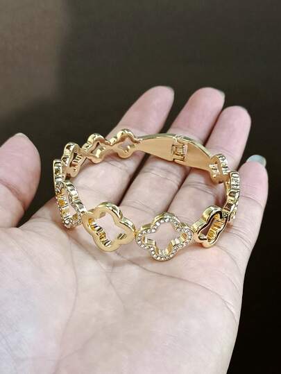 1件独特手镯，金色手镯，四叶草镂空水钻开口手镯，奢华优雅风格，女士理想之选