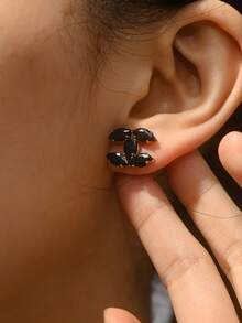 Pendientes con colgante de perla con doble C chapado en oro de 18K, elegantes y lindos, adecuados para uso diario y ocasiones - Pendientes de moda negros y dorados - Ver 3