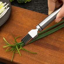 1 pieza Rallador multifuncional de acero inoxidable - Separador portátil de cebolleta con tapa protectora, apto para ajo, cebolla, frutas y verduras, rallador de queso y rallador de acero inoxidable - Multicolor - Ver 2