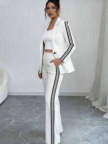 Elegante conjunto de pantalón largo para mujer con detalles de nudo y botones, diseño de rayas laterales y mangas estilo obispo. - Blanco - Ver 3