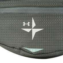 Under Armour 男士女士腰包 Explor Trail Waist Pack 日常戶外出行輕便斜背包背攜舒適腰包容量約3L 6010585-709 - 黏土綠 - 查看 2