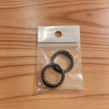 2 chiếc móc khóa carabiner lò xo kim loại hình tròn, khóa cài lò xo dùng cho leo núi, ví, móc chìa khóa, quai túi xách, phụ kiện ốp điện thoại, phụ kiện quần áo, đồ dùng cần thiết khi đi du lịch, phụ kiện trang trí túi xách, quà tặng giáo viên - màu đen - Xem 7