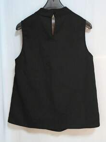 Blusa elegante y vintage de cuello alto con pliegues y sin mangas para mujer, adecuada para el trabajo en verano, color negro - Negro - Ver 5