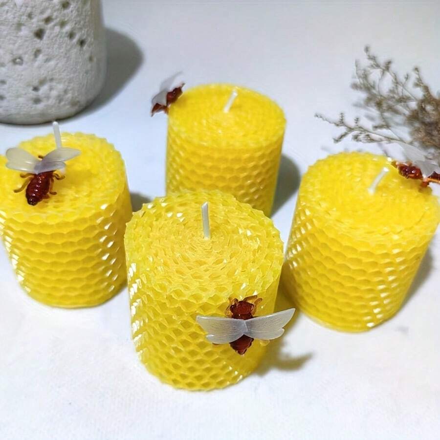 2 pièces/4 pièces Set de bougies de cire d'abeille faites à la main sur le thème des abeilles. Bougies décoratives pour la maison, la table, les fêtes, les anniversaires, les événements familiaux. Idéal comme cadeau de festival pour la Saint-Valentin, la Fête des Mères, la saison des cerisiers en fleurs. Crée une atmosphère chaleureuse et romantique à la maison - Multicolore - Voir 1