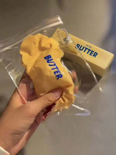 这款柔软的乳黄色减压球回弹缓慢，非常适合儿童和成人作为减压玩具。它也适用于工作、学习、娱乐和派对游戏。是万圣节或圣诞节的绝佳礼物。（可部分退款，可能随机发货。）