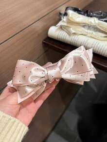 1个缎面波点蝴蝶结香蕉发夹，设计优雅，用途广泛，可扎高马尾，呵护秀发。 - 彩色 - 查看 8