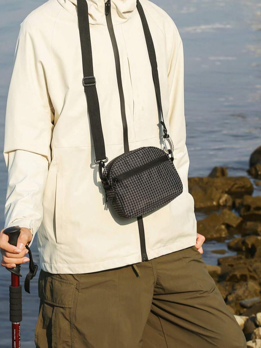 1 chiếc túi đeo chéo nam vuông màu trơn họa tiết chữ cái, quà tặng du lịch, túi đạp xe ngoài trời, túi đeo chéo cắm trại, túi đeo vai đi học, ví đựng đồ dùng học tập mùa xuân, ba lô đại học, túi đeo hông, ví đựng đồ dùng cần thiết cho học sinh, túi thể thao trung học/đại học, túi đeo chéo mùa hè cho bố, túi tập gym cho học sinh. - màu đen - Xem 1