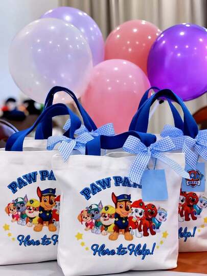 Paw Patrol 卡通人物主题帆布手提袋，适合作为生日礼物、返校礼物或学期结束礼物。图案包含毛毛、阿奇、灰灰、路马、天天、珠珠、追踪犬、塔克、艾拉、雷克斯、野猫和自由等卡通人物。可重复使用，精致环保。这款可爱的手提袋可用于装书、购物和杂货。图片仅供参考，实际产品可能有所不同。