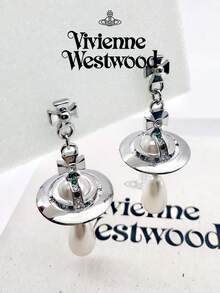 Vivienne Westwood Bông tai hình giọt nước đính ngọc trai hình sao Thổ, chất liệu bạc, đồng thau, đính đá lấp lánh. - Bạc - Xem 7
