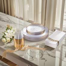 Bộ 25 khay đựng bánh hình tròn trong suốt viền vàng chấm bi, bao gồm khay phụ (7.5"/10.25") và khay đựng salad trái cây chất lượng cao, có thể tái sử dụng và dễ dàng vệ sinh. Hoàn hảo cho đám cưới, ngày Valentine, sinh nhật và các bữa tiệc ngày lễ. - Trong sáng - Xem 6