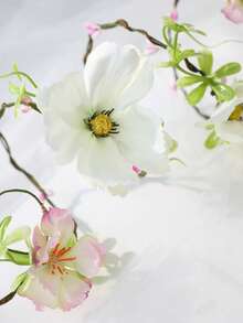 1 pieza Muñequera floral de hadas hecha a mano - Brazalete de flores blancas y rosas, corsage de muñeca bohemio para damas de honor, bodas de jardín y disfraces de festivales - Blanco - Ver 6