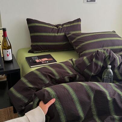 4pcs Bubble Chiffon Bedding Set, Soft & Comfortable Bedroom Linens, Cute Striped Pattern, Breathable & Soft All-Season Bed Set Including 1 Duvet Cover, 1 Flat Sheet, 2 Pillowcases, No Filling, Suitable For Bedroom, Dorm, Home Use, Multiple Sizes Available